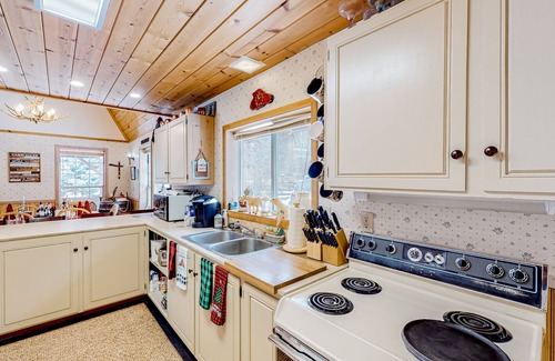 Liberty House | Mountain-view, dog-friendly abode with grill & W/D - near outdoor recreation