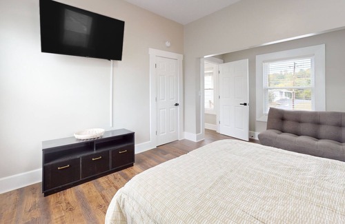 La Follette Apartment | Mountain-view downtown retreat with grill, deck, streaming, fireplace, & AC