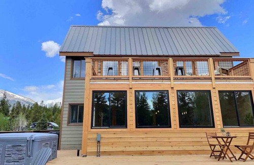 Frisco House | Mountain View Home Near Breck Vail 4 Seasons Room Rooftop Deck Hot Tub