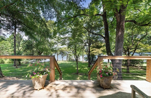 Hiawassee House | Mountain-View Lakefront Cabin Retreat.