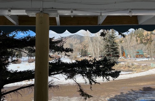 Red River Apartment | Mountain View Lodge Kitchenette Suite - Room 10