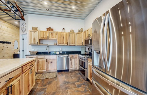 Littleton House | Mountain view retreat with furnished deck, kitchen, gas grill, & washer/dryer