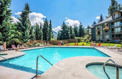 Village North Apartment | Mountain View Studio in Whistler Village - Unit 430