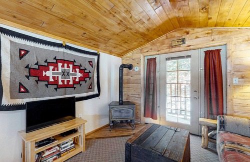 South Fork House | Mountain-view studio with private balcony, wood stove, and fast WiFi