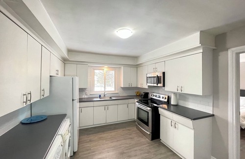Glenridge House | Mountain View Suite - Sleeps 6n