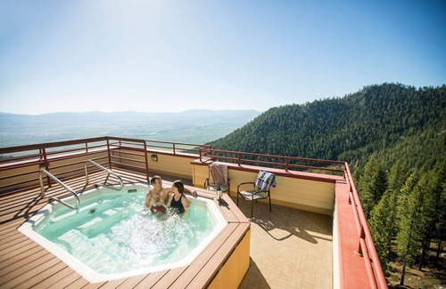 Tahoe Village Villa | Mountain View Villa with Pool + Hot Tub Access