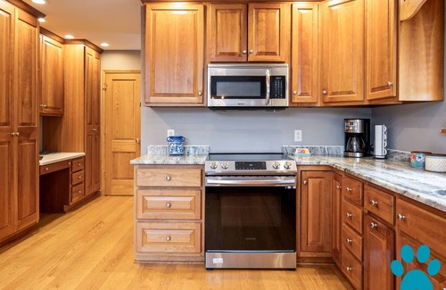 Naples House | Mountain Views, Hot Tub, Spa, Fire Pit, Game Room