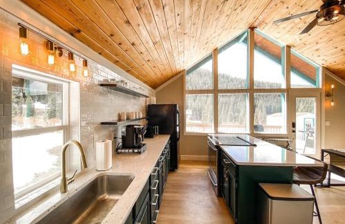 Breckenridge House | Mountain Views near hiking trails and ski slopes