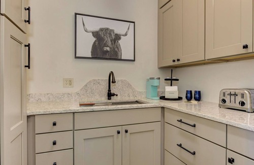 Big Canoe House | Mountain Vistas, Fireside Sips, Game Nights, Golf Rounds, Hiking Trails & Lake Swims - Moon Shine