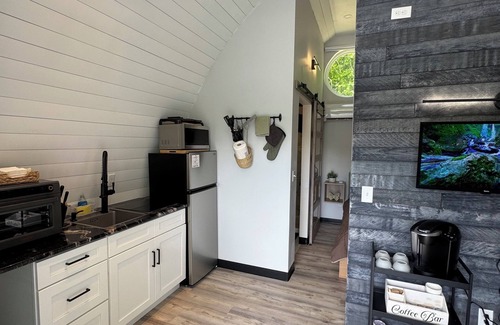 Bakersville House | Mountains - Romantic, Hot Tub, Campfire, Green