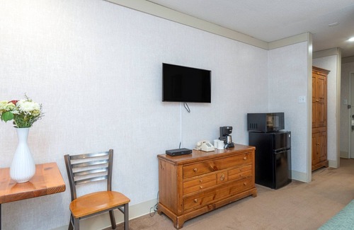 Telluride Apartment | Mountainside Inn 220 1 Bedroom Hotel Room by Alpine Lodging Telluride