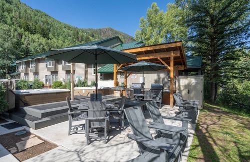Telluride Apartment | Mountainside Inn 220 1 Bedroom Hotel Room by Alpine Lodging Telluride