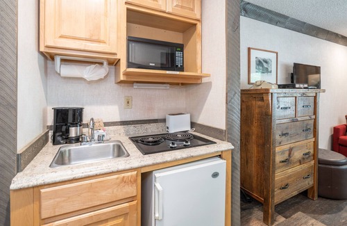 Telluride Apartment | Mountainside Inn 412 1 Bedroom Hotel Room by Alpine Lodging Telluride