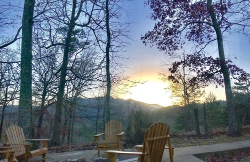 Hot Springs Cabin | Mountaintop View 1.5 miles from downtown. Hot Tub, WiFi, Fireplace