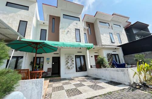 Dinoyo Villa | MP Villa Palmiers C8 Malang