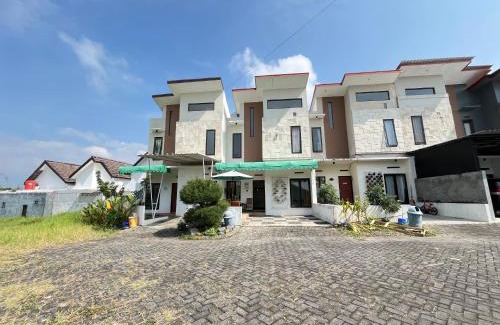 Dinoyo Villa | MP Villa Palmiers C8 Malang