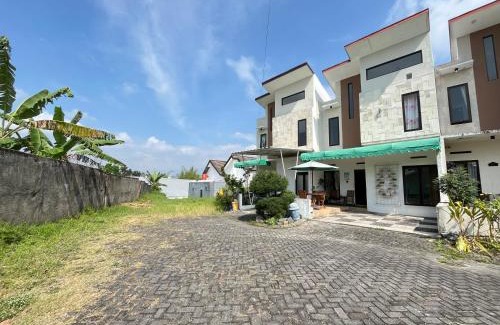 Dinoyo Villa | MP Villa Palmiers C8 Malang