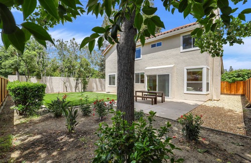 Carmine - Parkmont House | MSP2: Remodeled Executive 4 bd/3 ba Home easy access to 68O, 1O1, 88O Fwys