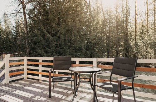 Glacier Apartment | Mt. Baker Lodging Ensuite 5 - Sleeps 2!