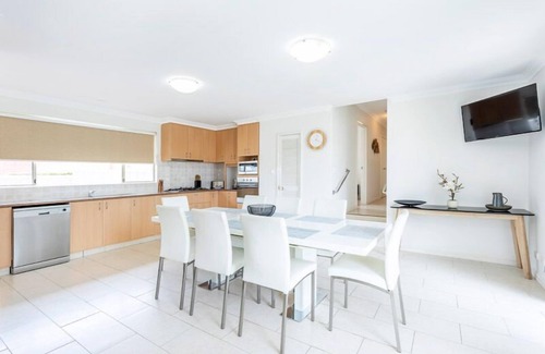 Mount Hawthorn House | Mt Hawthorn Family Home - Executive Escapes