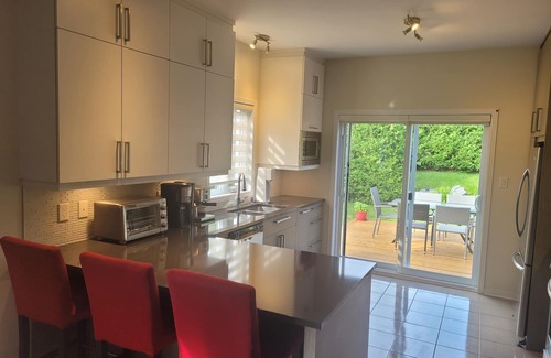 Mont-St-Hilaire House | Mt-St-Hilaire, 10 Minute walk to Train Station, train to downtown Montreal