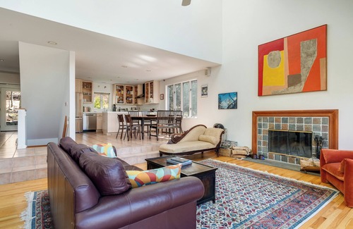 Shady House | Mtn. RETREAT Watch Leaves Change From Hot Tub on the Deck. Min to Town, Pvt