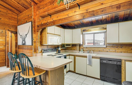 Koosharem Cabin | Mtn-View Cabin w/Horse Pasture in Koosharem