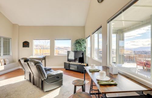 Sparks House | Mtn-View Haven with Hot Tub! 28 Mi to Mt Rose Ski