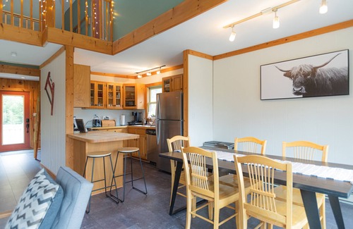 Wilmington Ski Chalet | MtSnow&Stratton-HotTub*Pool* PingPong*Darts*15ppl