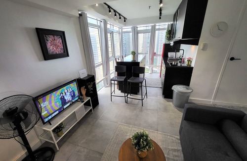 Bonifacio Global City Condo | Muggle Stay 3.0 - 2BR in BGC Taguig City with 100mbps WIFI
