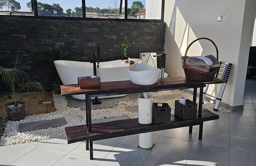 Kampala House | Muguet by Ibiscot Enjoy luxury in the bush 1 Queen bedn