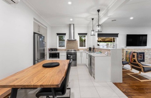 Newington House | Muir House Laidback Family Living in Ballarat
