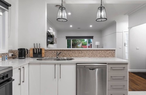 Newington House | Muir House Laidback Family Living in Ballarat