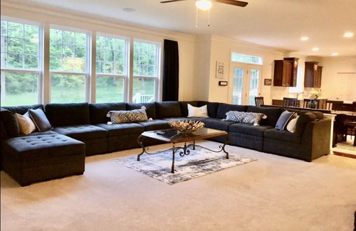 Haymarket House | Mulberry Manor House Spacious, Private & Peaceful Retreat -