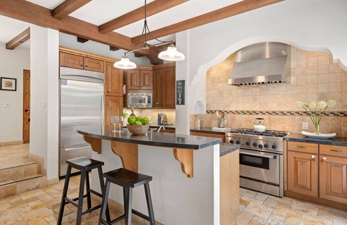 Lower State House | Multi-Level Downtown Luxury Home with Hot Tub!