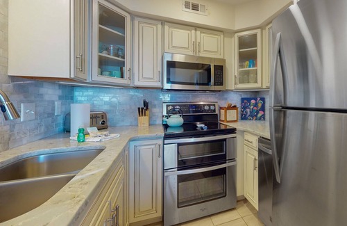 Pine Knoll Shores Condo | Multi-level, oceanfront condo with WiFi, W/D, & community pool/tennis courts