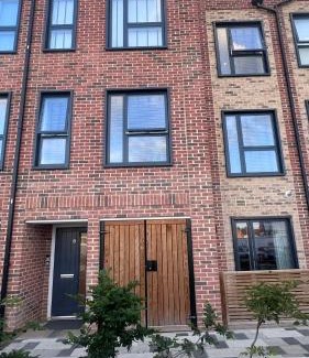Watford House | Multi-Level with a View