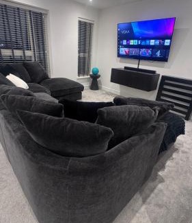 Watford House | Multi-Level with a View