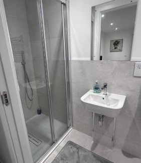 Watford House | Multi-Level with a View