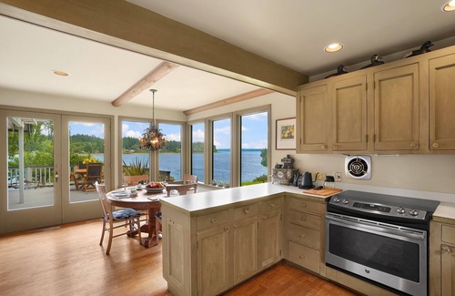 Rollingbay House | Murden Cove Water Front | Private Beach