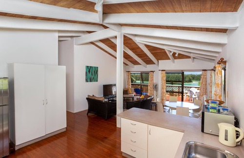 Ngatangiia House | Muri Motu Outlook