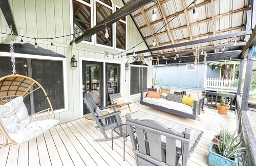 Zavalla Cabin | Murphy Lake House