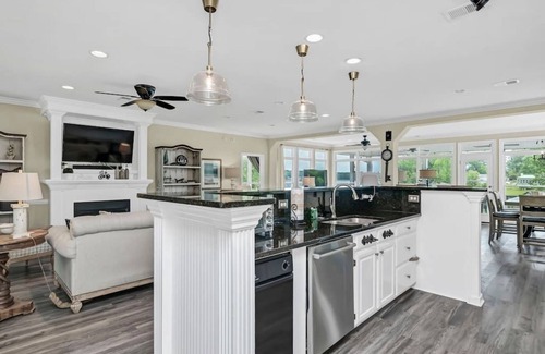 Leesville House | Murray Shores Getaway w/Kayaks + Sea-Doo for Rent