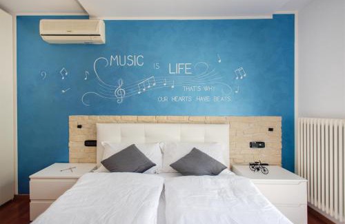 Arco Apartment | Music & Bike, with garden and veranda + Bicycles