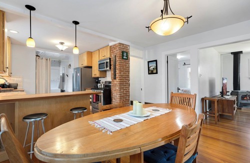 Martinez Park House | Music, Dining, CSU, Tasty Beer, Shopping and Sunshine!