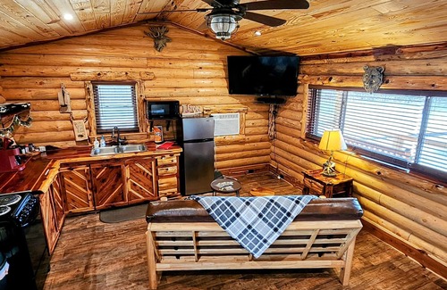 Mid America Cabin | Music Mountain Retreat Cabin B