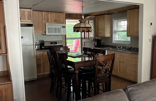 Georgian Bay Cottage | Muskoka Honey Harbour Private Lake Front with Hot Tub!