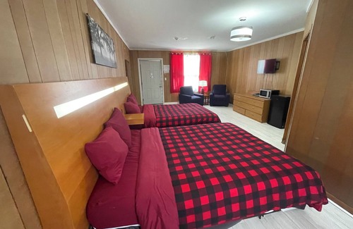 Gravenhurst House | Muskoka Nights Motel