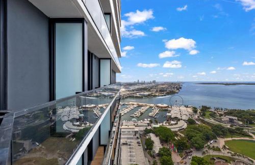 Downtown Miami Apartment | MVR - 5-Star Stay with Resort Pool & Ocean Views