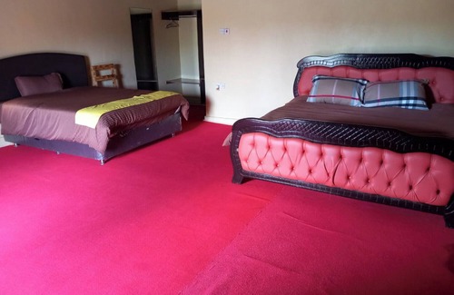 Nanyuki Bed & Breakfast | Mwari Twin Cottage